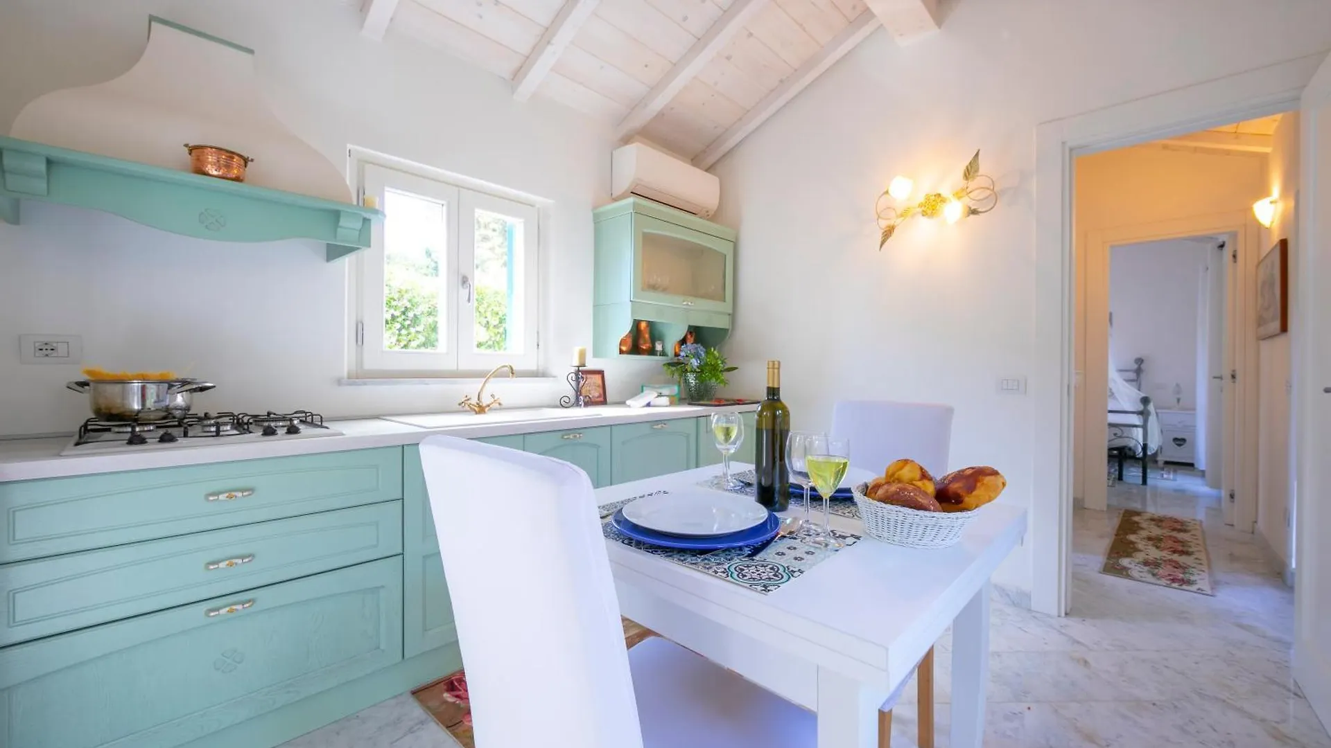 Villa Victor 100M From Sea - Happy Rentals Marina di Massa Italy