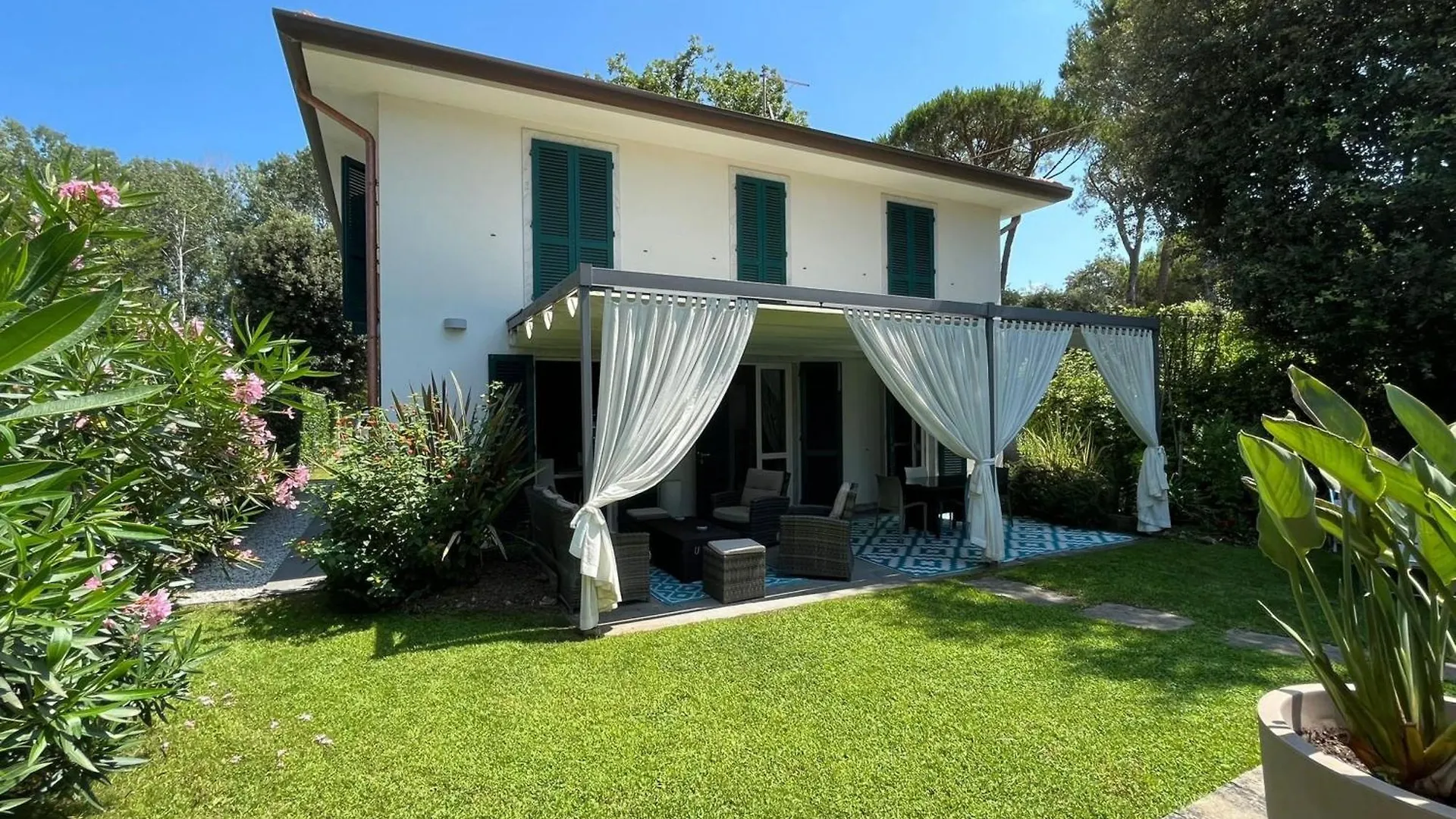 Villa Victor 100M From Sea - Happy Rentals Marina di Massa Olaszország
